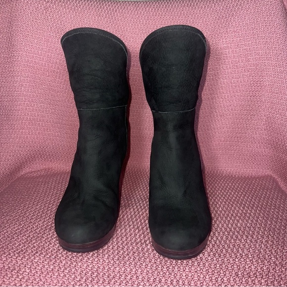 UGG Dandylion II Black Suede Shearling Bootie size 5.5 - Picture 3 of 8